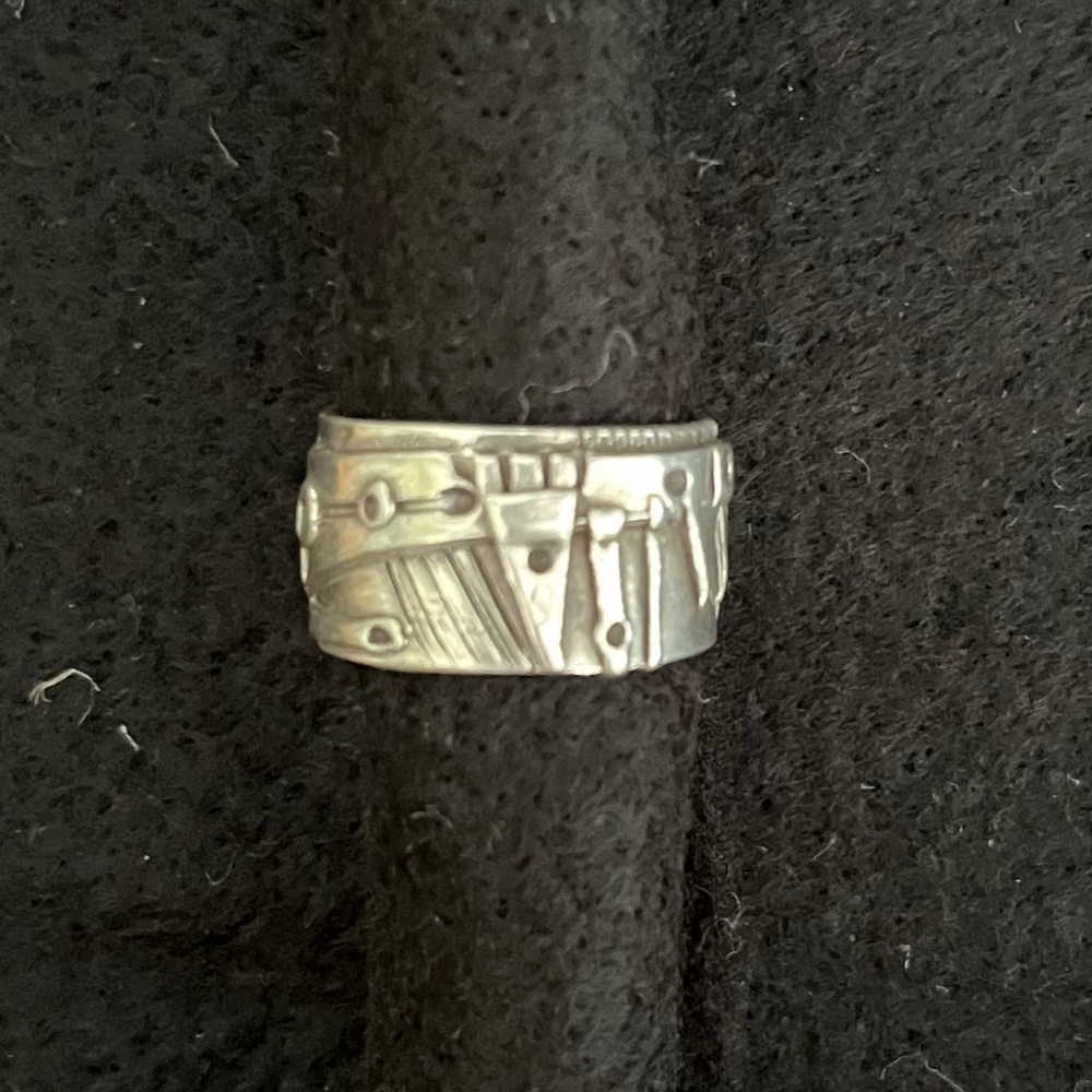 UNISEX SIGNED HAND CRAFTED STERLING RING - Picture 1 of 3